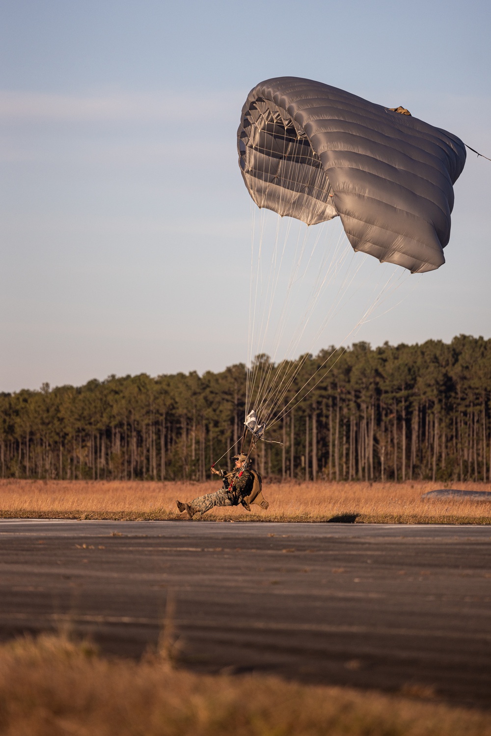 24th MEU MSPF Conducts Parachute Insertion