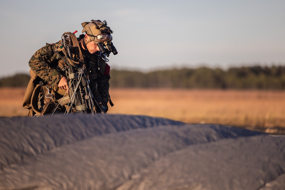24th MEU MSPF Conducts Parachute Insertion