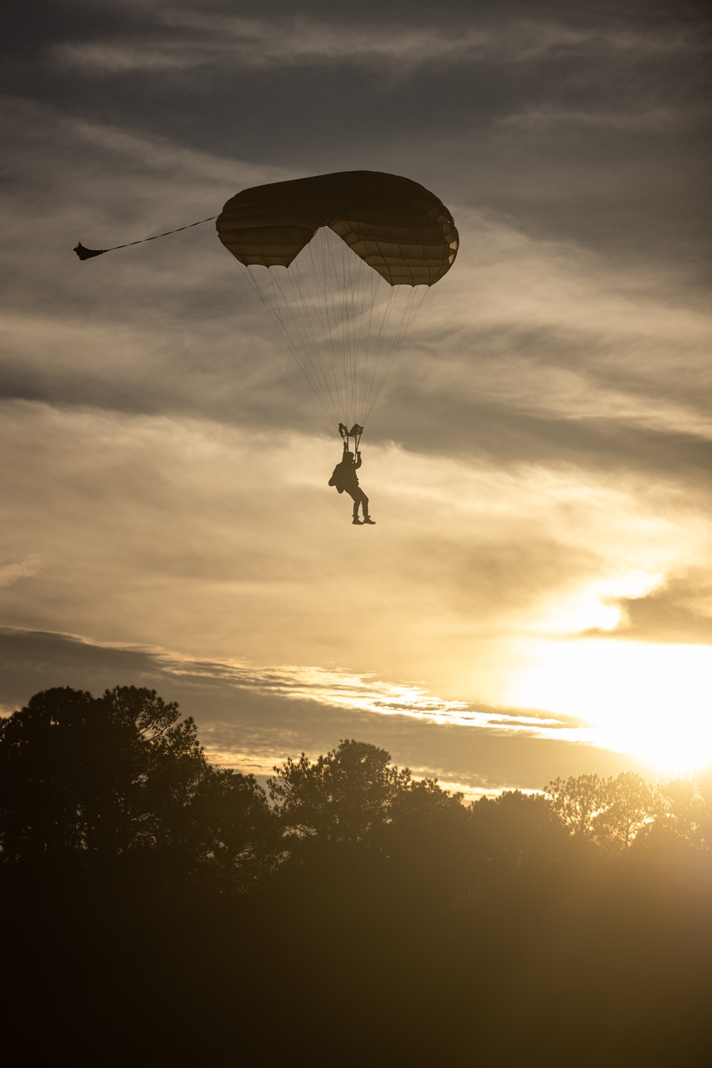 24th MEU MSPF Conducts Parachute Insertion