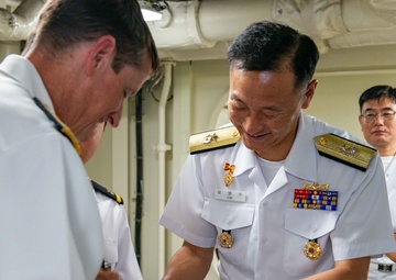 ROK Dokdo (LPH-6111) Pulls Into Guam