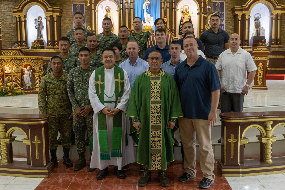 31st MEU Chaplain joins Philippine Marine Corps Chaplain on Island Tour