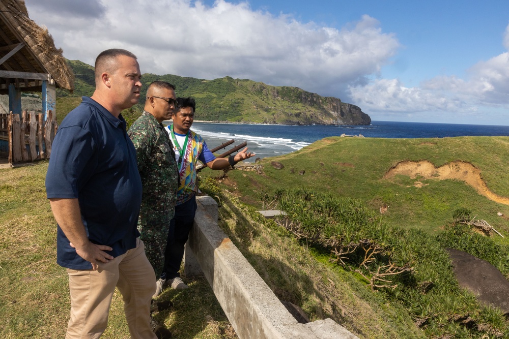 31st MEU Chaplain joins Philippine Marine Corps Chaplain on Island Tour