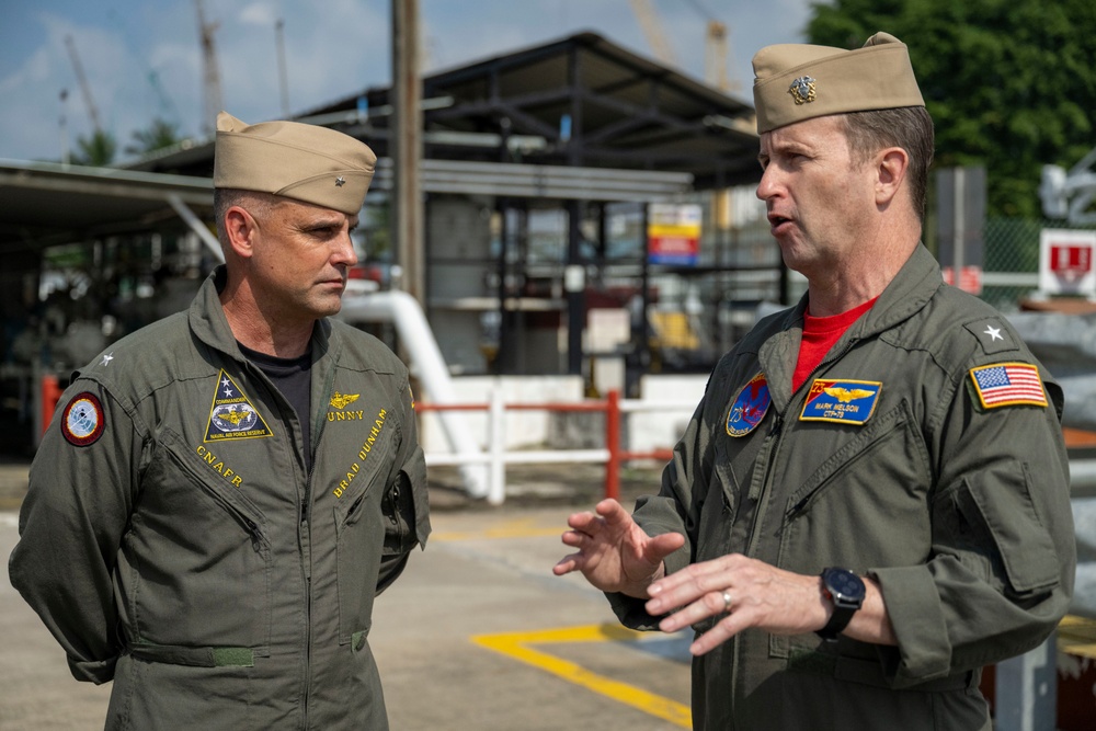 COMLOG WESTPAC Hosts Naval Air Force Reserve