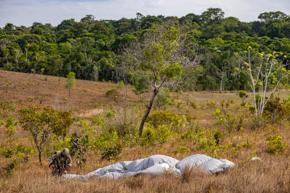 DVIDS - Images - U.S., Brazilian Special Forces conduct HAHO jump in ...