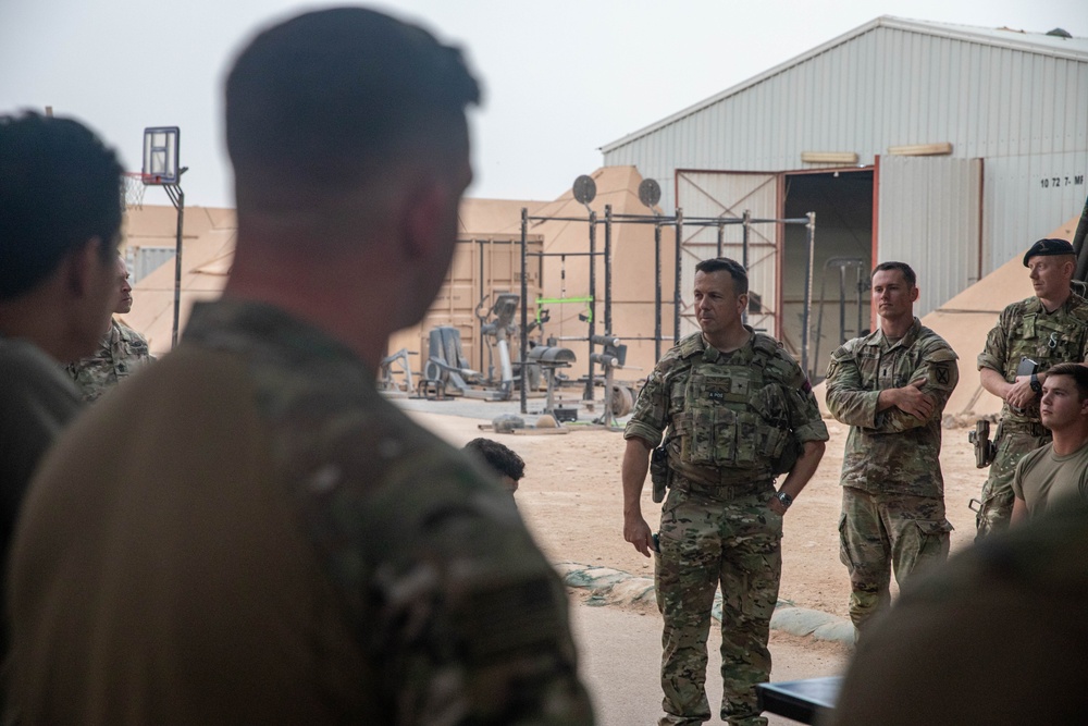 Brigadier General Meets with 10th Mountain