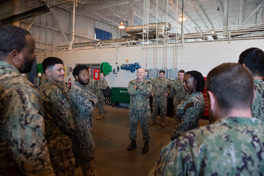 Force Master Chief Jimmy Hailey Visits HM-15