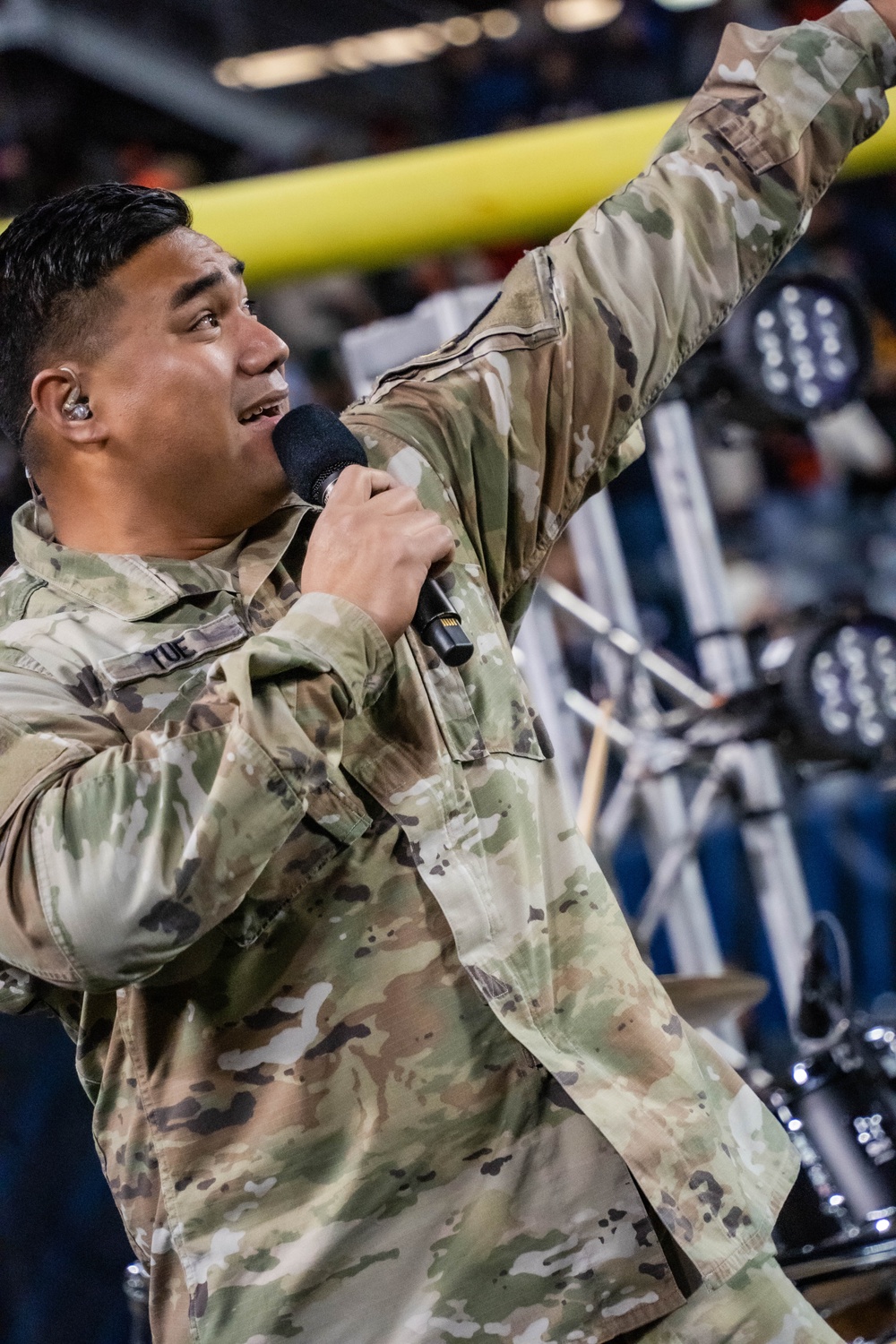 Soldiers Reenlist, Jump and Sing at the Chicago Bears Salute to Service Game