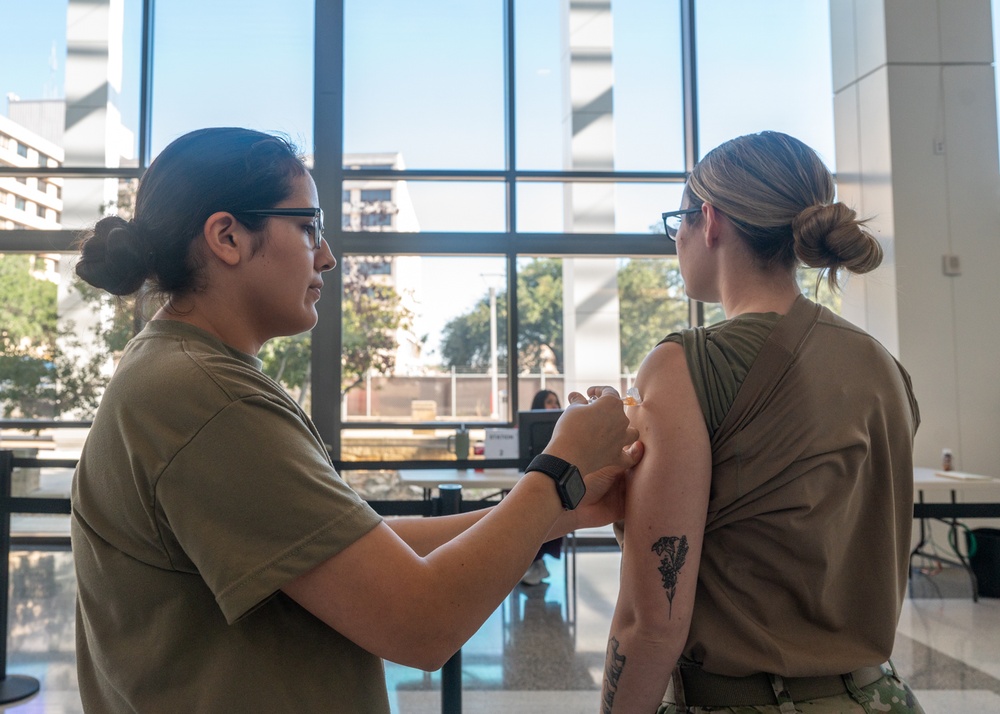 59th MDW: WHASC walk-in influenza vaccine line for active duty