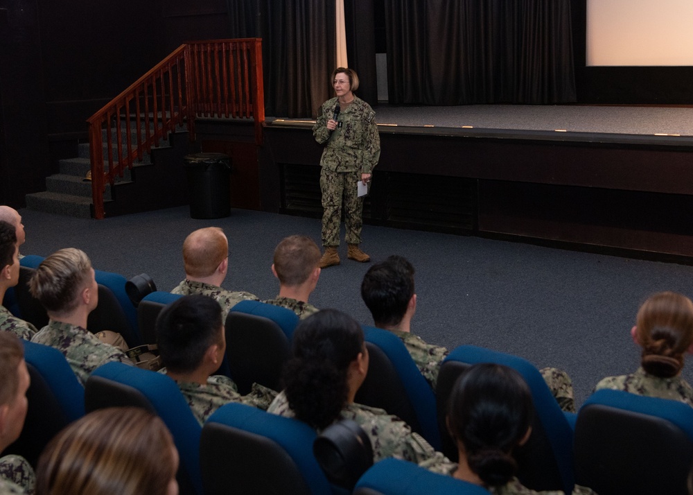 VADM Aeschbach visits COMPACFLT