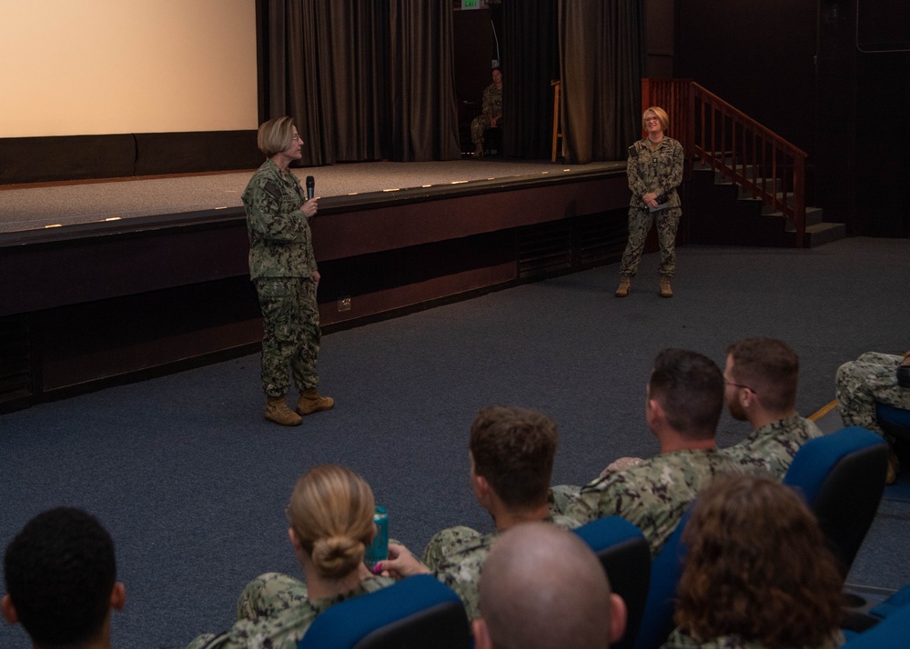 VADM Aeschbach visits COMPACFLT