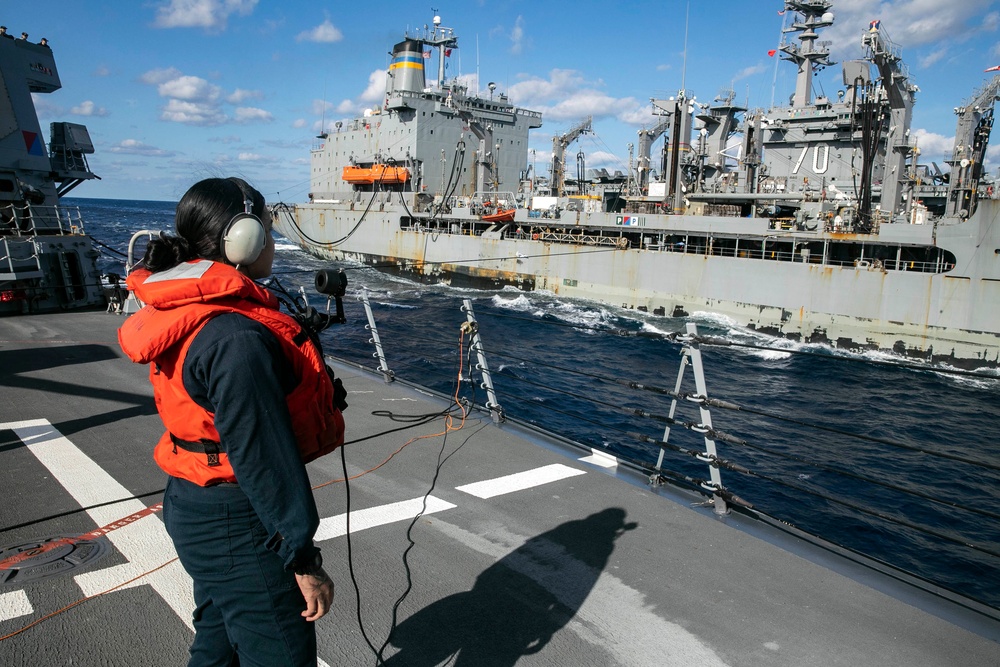 Sterett Conducts Fueling-at-sea with USNS John Ericsson