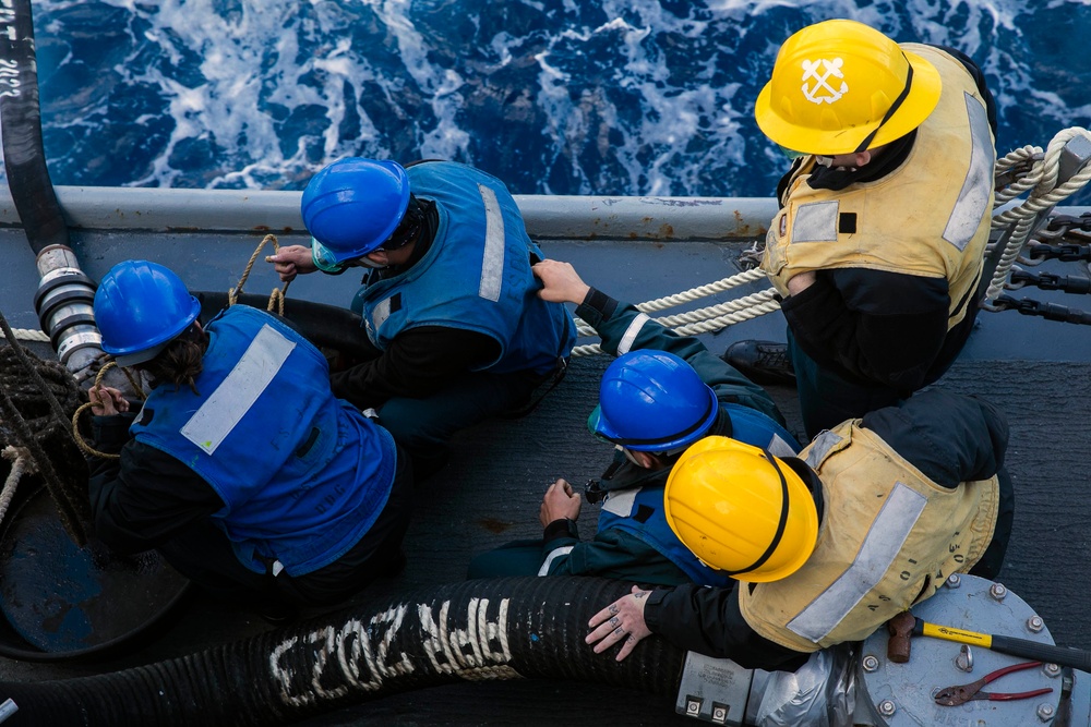 Sterett Conducts Fueling-at-sea with USNS John Ericsson