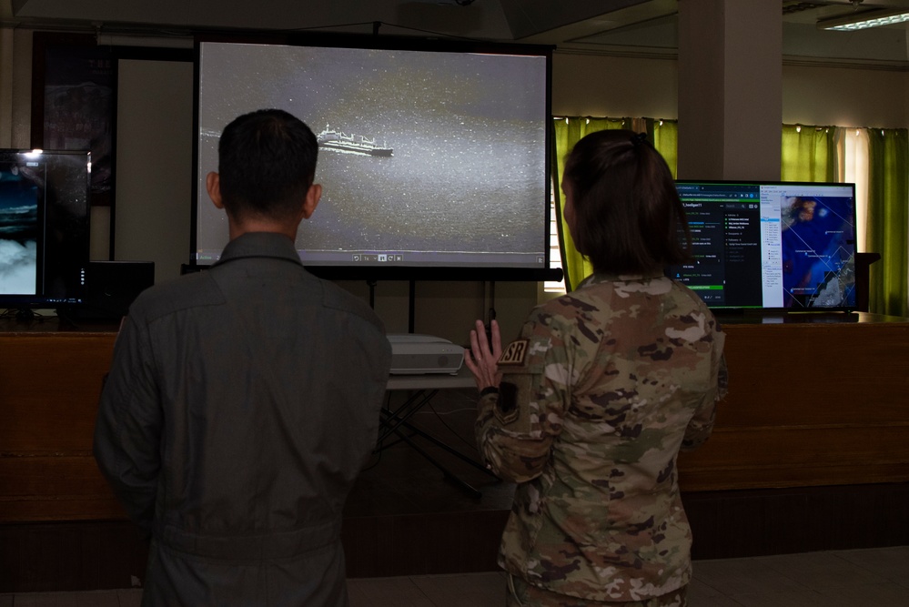 Partner forces demonstrate capabilities during PAF chief of air staff visit