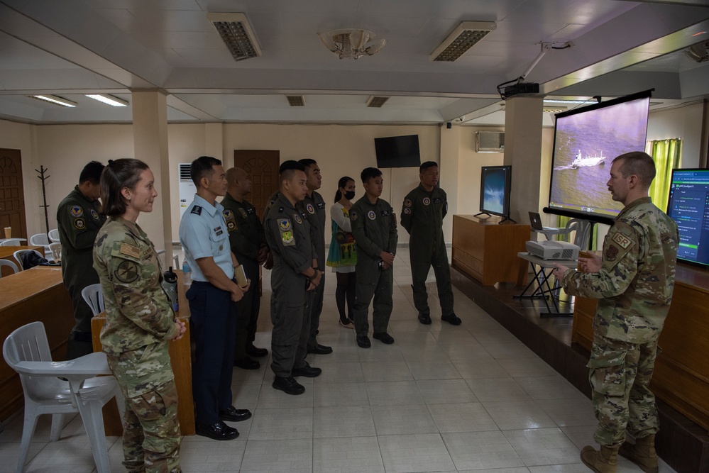 Partner forces demonstrate capabilities during PAF chief of air staff visit