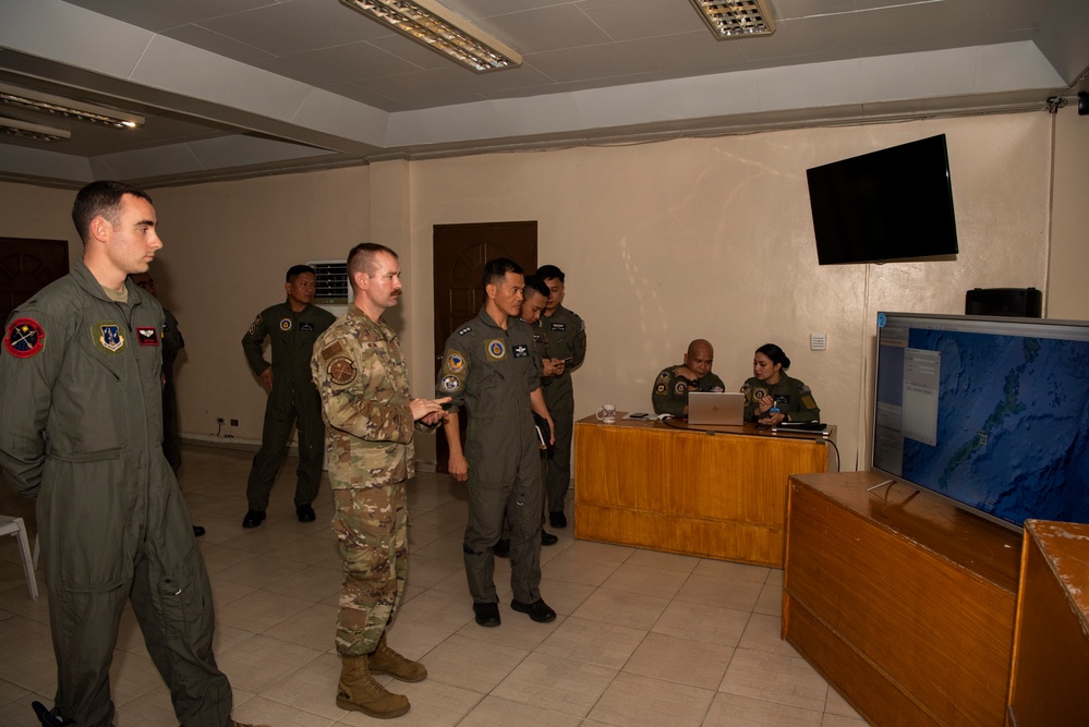 Partner forces demonstrate capabilities during PAF chief of air staff visit