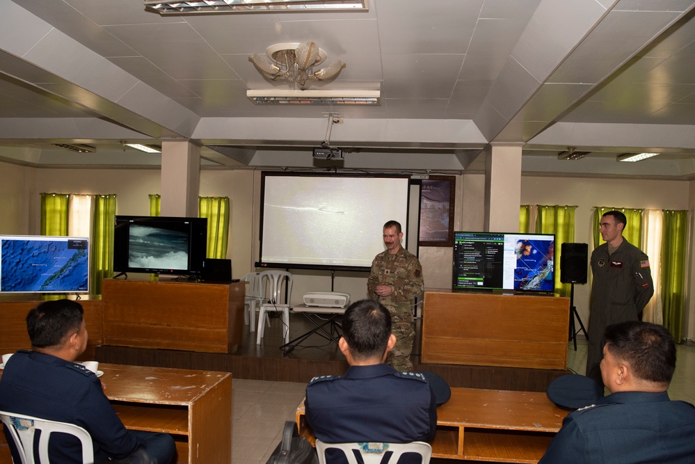 Partner forces demonstrate capabilities during PAF chief of air staff visit