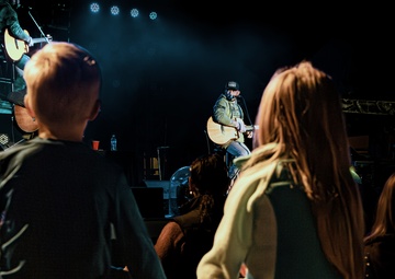 Michael Ray visits Okinawa