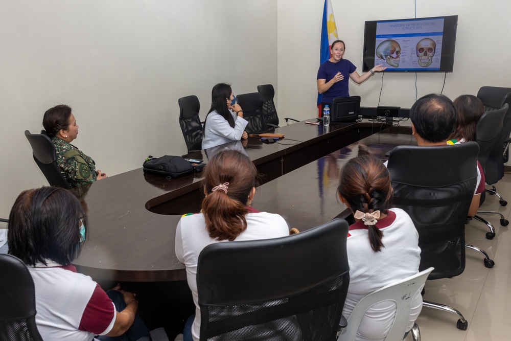 U.S. Navy dentist shares knowledge with Filipino students and medical personnel