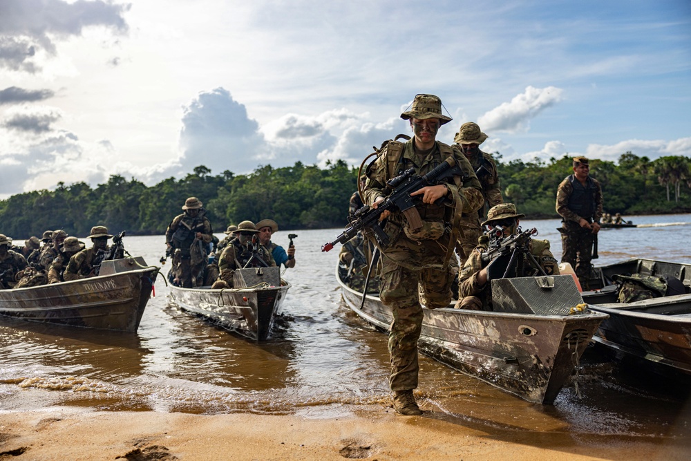 U.S., Brazilian soldiers conduct river and jungle movement to conduct mock-reconnaissance