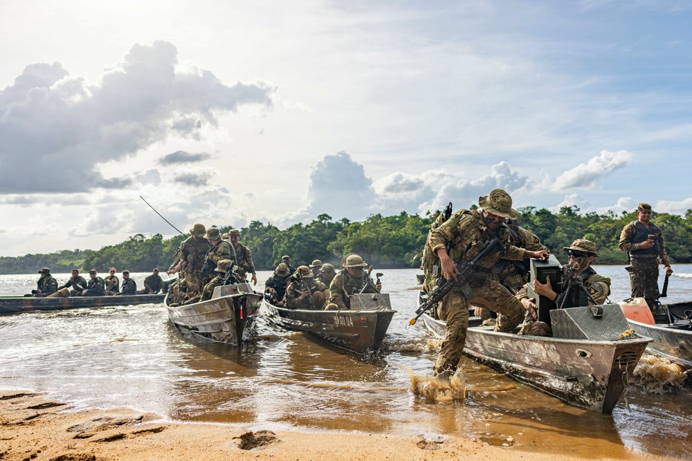 U.S., Brazilian soldiers conduct river and jungle movement to conduct mock-reconnaissance