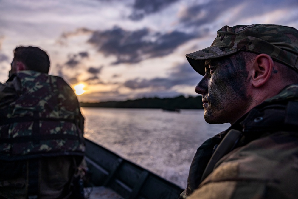 U.S., Brazilian soldiers conduct river and jungle movement to conduct mock-reconnaissance