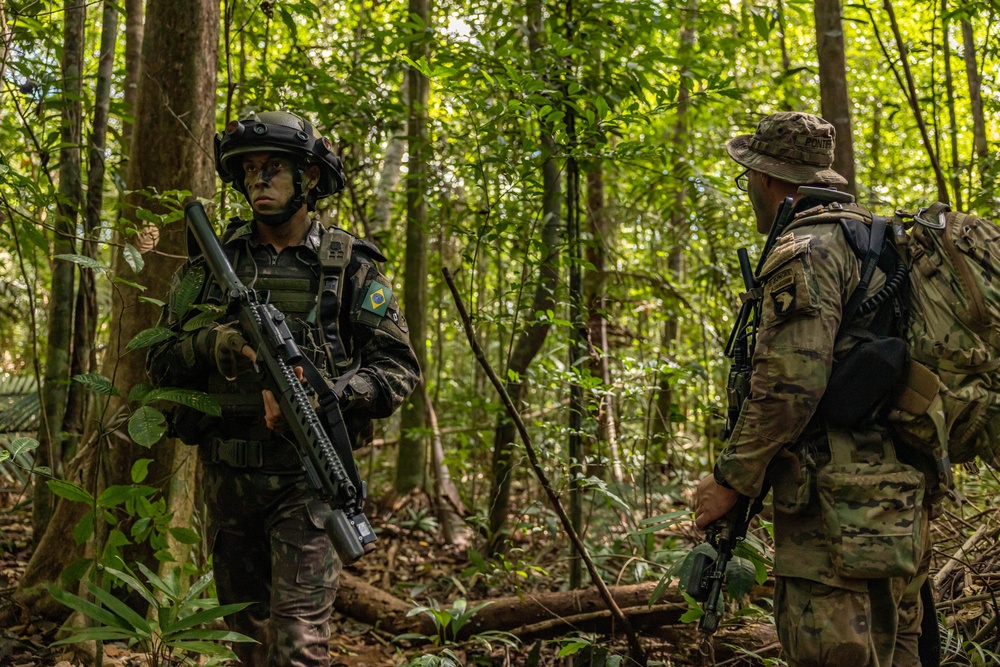 U.S., Brazilian soldiers conduct final movement and assault in front of SV24 Distinguished Visitors