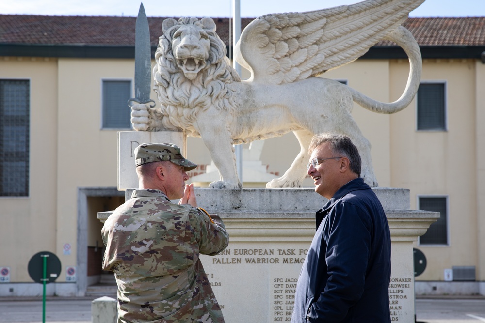 Vicenza Mayors visit 207th Military Intelligence Brigade