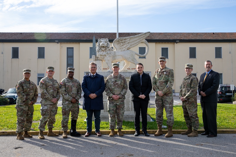 Vicenza Mayors visit 207th Military Intelligence Brigade