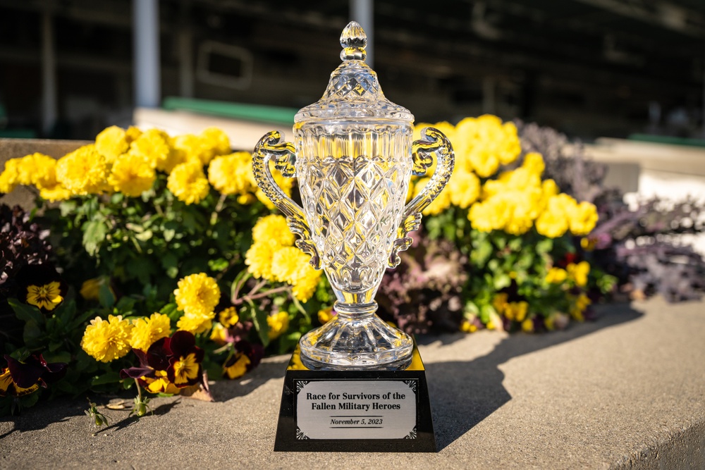 Program honors family of fallen at Churchill Downs