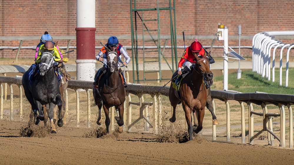 Program honors family of fallen at Churchill Downs