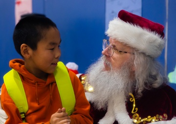 Alaska Guardsmen spread Christmas cheer in Op Santa 2023