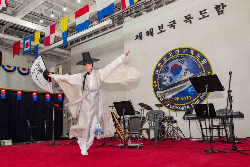 ROK Dokdo (LPH-6111) Hosts Reception in Guam