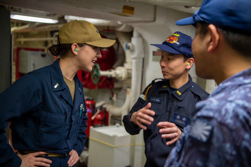 JMSDF Service Members Visit USS Kidd (DDG 100)