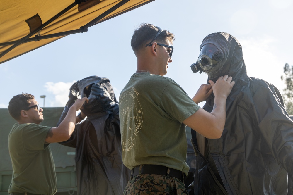 Chemical, Biological, Radioactive and Nuclear specialist and Explosive Ordnance Disposal Marines Conduct Simulated Chemical Disposal