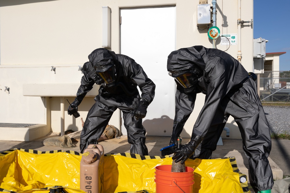 Chemical, Biological, Radioactive and Nuclear specialist and Explosive Ordnance Disposal Marines Conduct Simulated Chemical Disposal