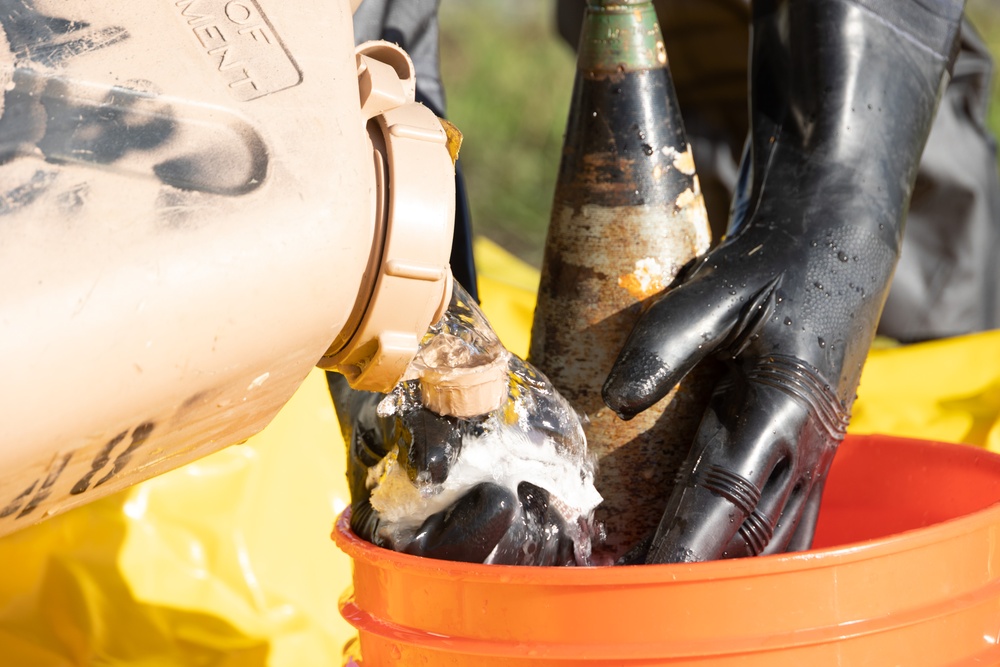 Chemical, Biological, Radioactive and Nuclear specialist and Explosive Ordnance Disposal Marines Conduct Simulated Chemical Disposal