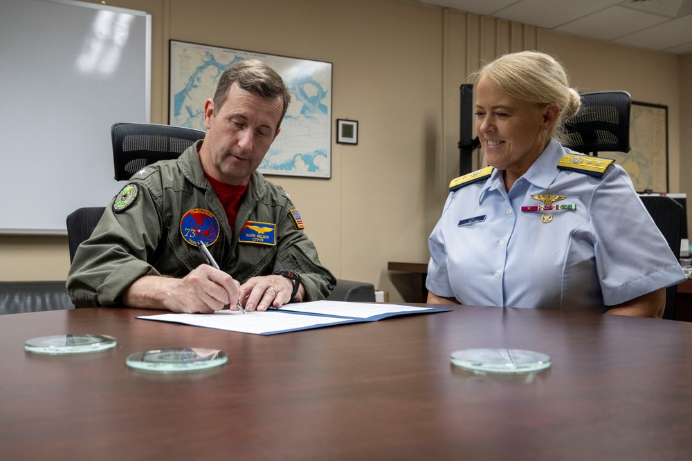 COMLOG WESTPAC Hosts U.S. Coast Guard Commander, Operational Logistics Command