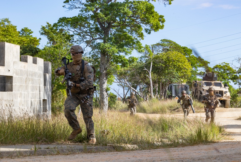 31st MEU Maritime Raid Force train on Combat Town