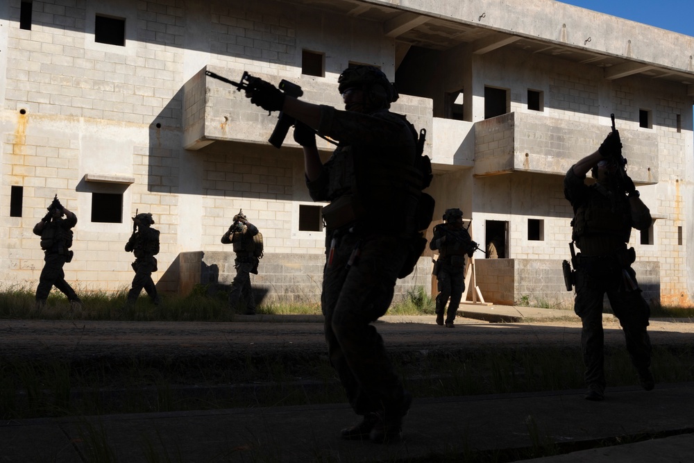 31st MEU Maritime Raid Force train on Combat Town