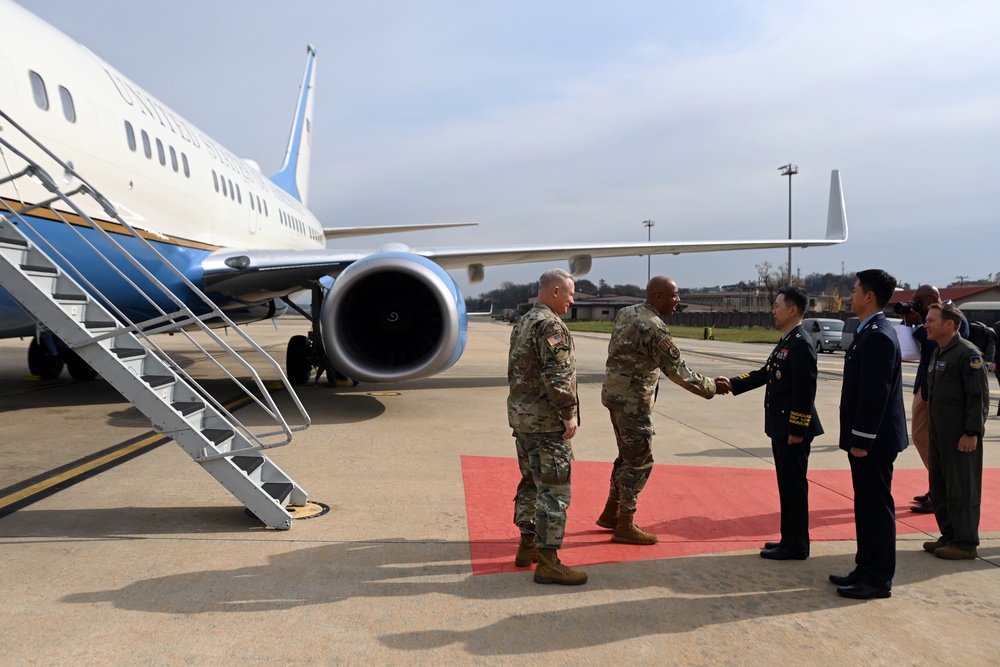 US Chairman of the Joint Chiefs of Staff visits Osan AB