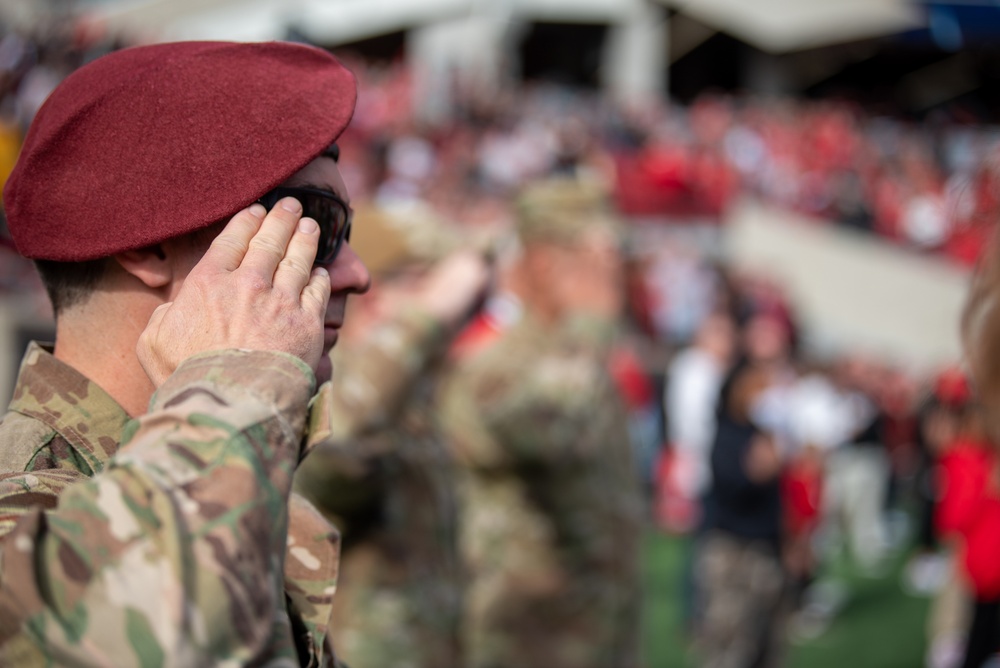 Kentucky Air Guard participates in University of Louisville game