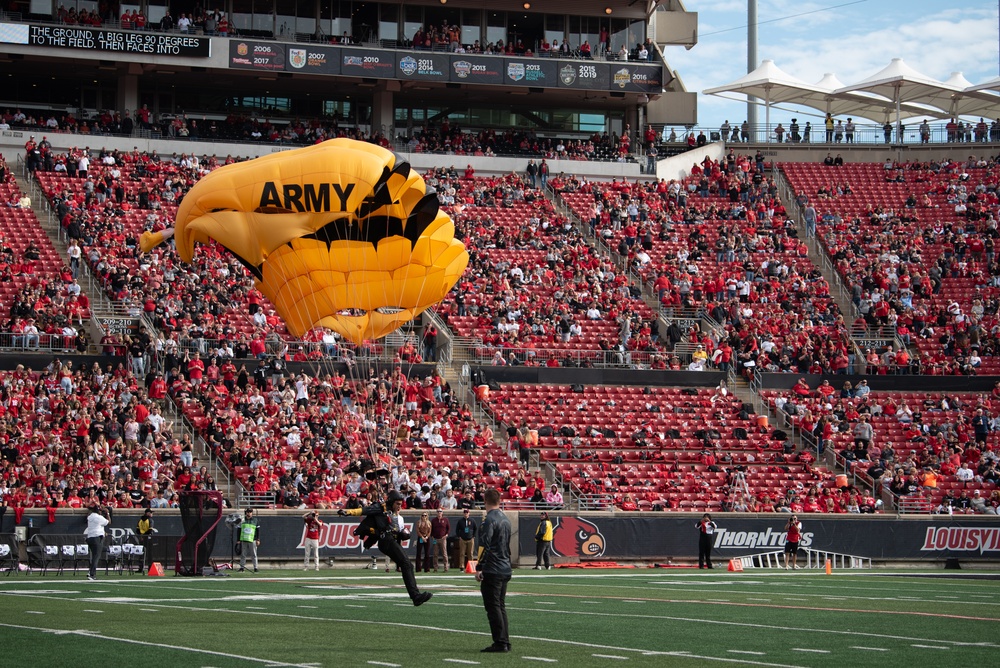 Kentucky Air Guard participates in University of Louisville game