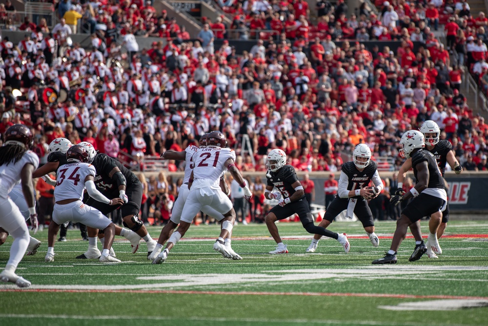 Kentucky Air Guard participates in University of Louisville game