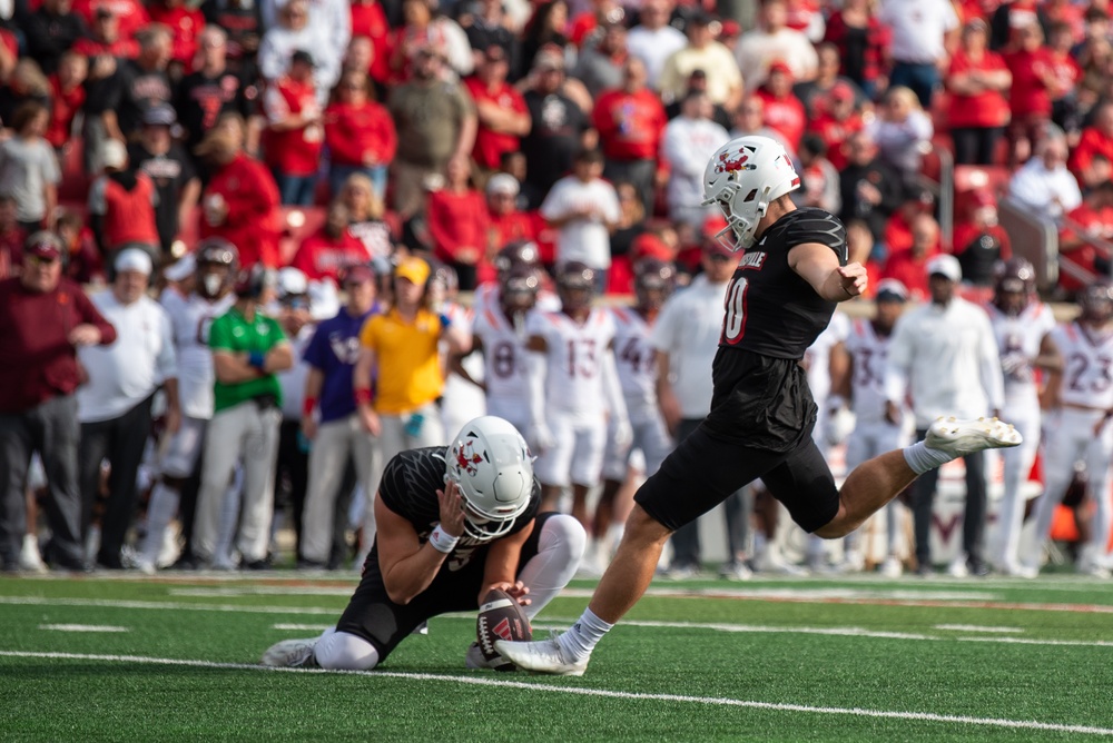 Kentucky Air Guard participates in University of Louisville game