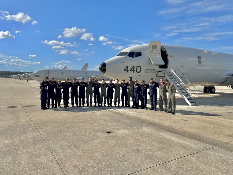 VP-10 Hosts Columbian Navy Crew