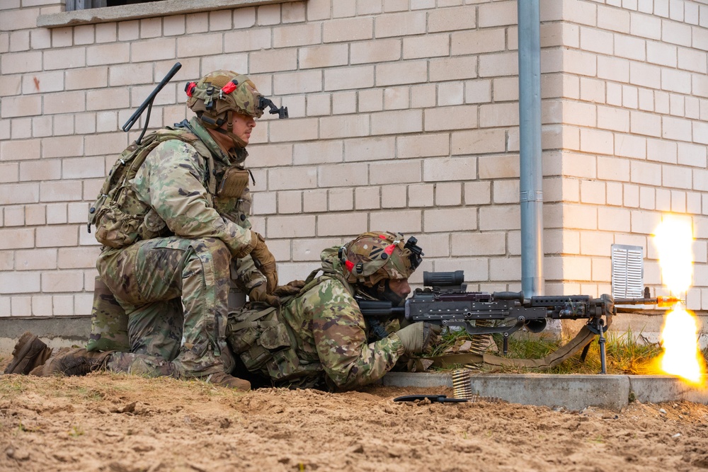 DAVIDS – NAUJIENOS – Specialiųjų pajėgų „Marne“ kariai kartu su NATO sąjungininkais treniruojasi per pratybas „Stiprus grifas“ Lietuvoje