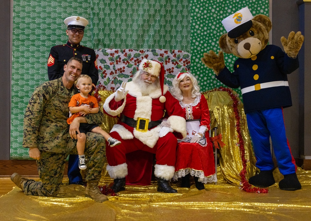 3D Force Reconnaissance Fast Rope Toys for Tots Event