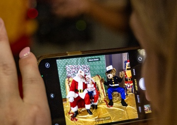 3D Force Reconnaissance Fast Rope Toys for Tots Event