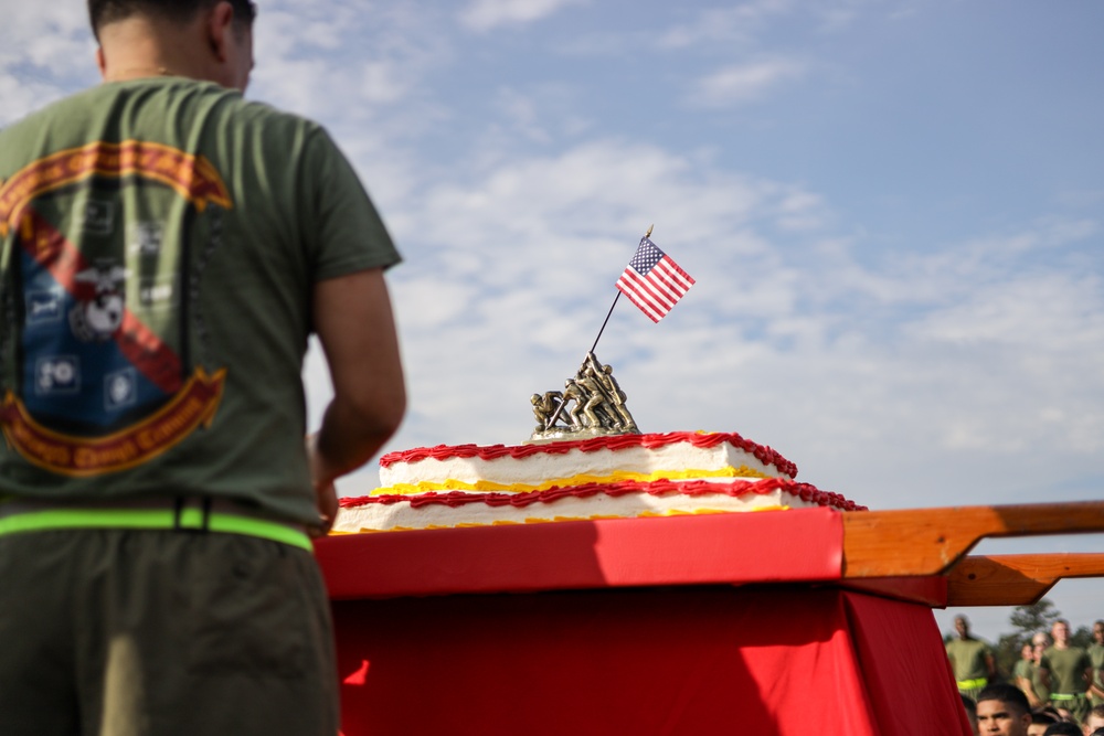 Marine Corps Combat Service Support Schools celebrates 248th birthday of the Marine Corps with motivational run