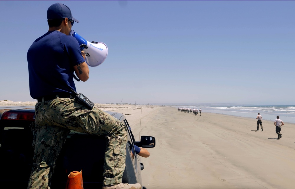 SWCC Instructor Motivates SWCC Candidates During a Beach Run